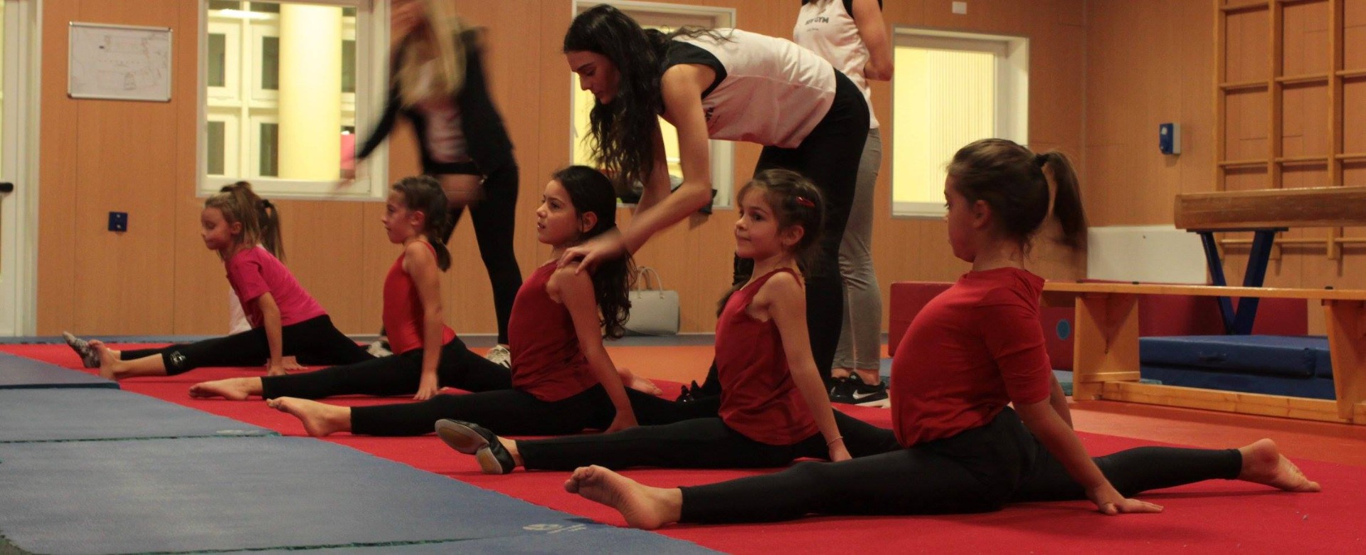 Alessia in assistenza sulle spaccate